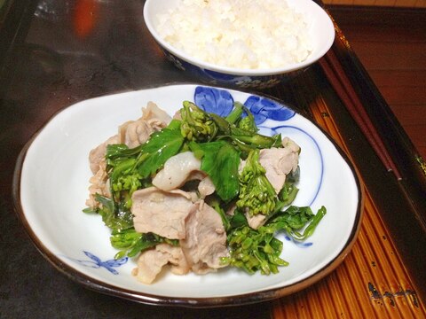 直売所で見つけたらキャベツの菜花と豚肉の炒め物